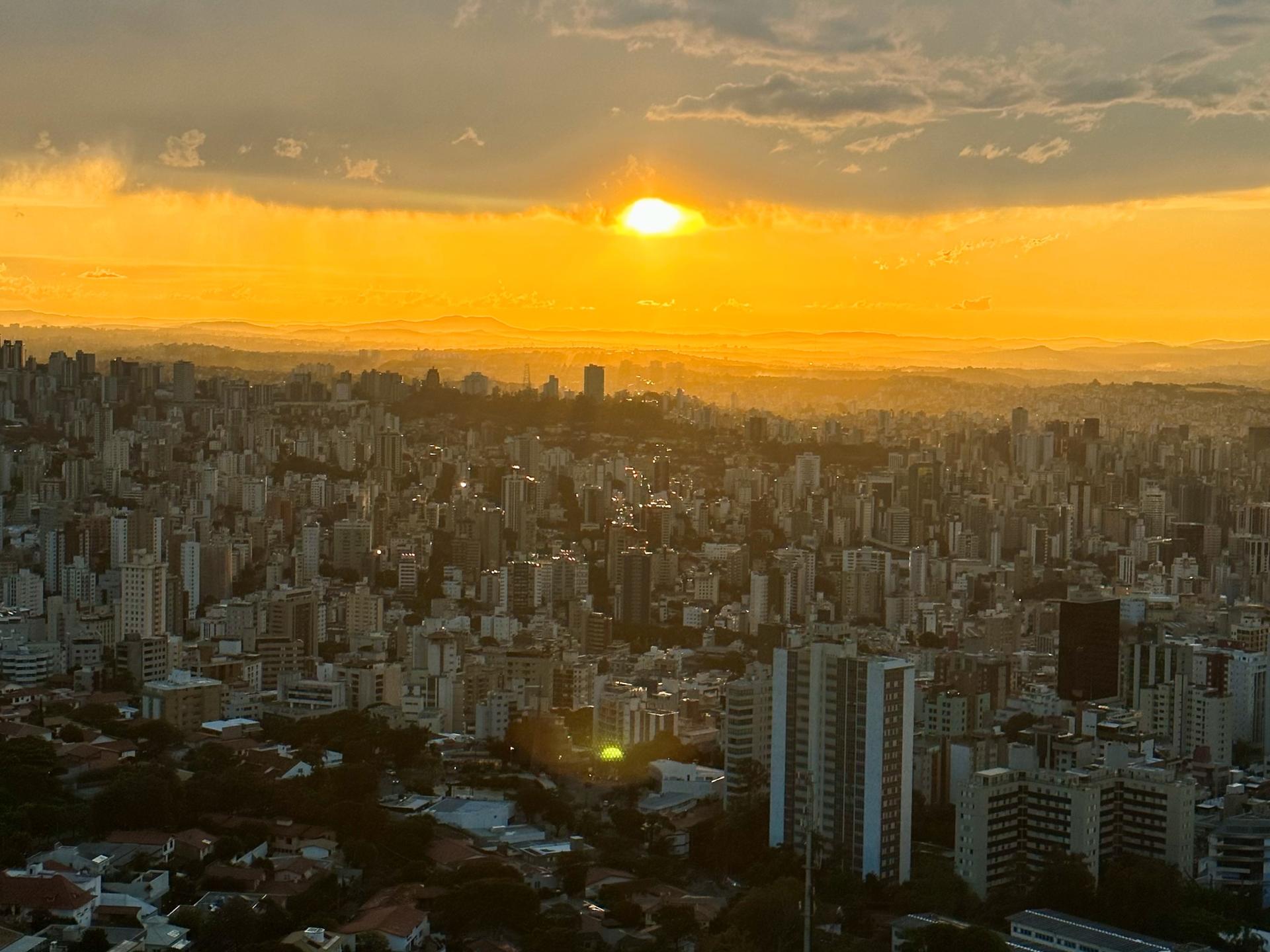 Vom Parque Mangabeiras in Belo Horizonte genießen Sie traumhafte Aussichten auf die Stadt Atemberaubende Aussicht auf Belo Horizonte vom Parque Mangabeiras