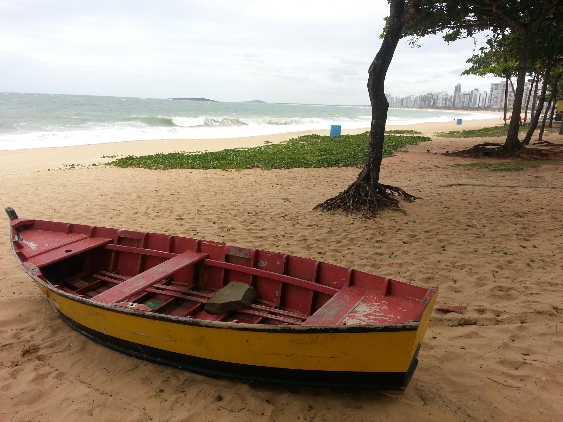 Boot am Strand von Vitoria