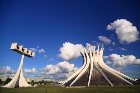 Moderne Kathedrale von Brasília - Wahrzeichen der brasilianischen Hauptstadt