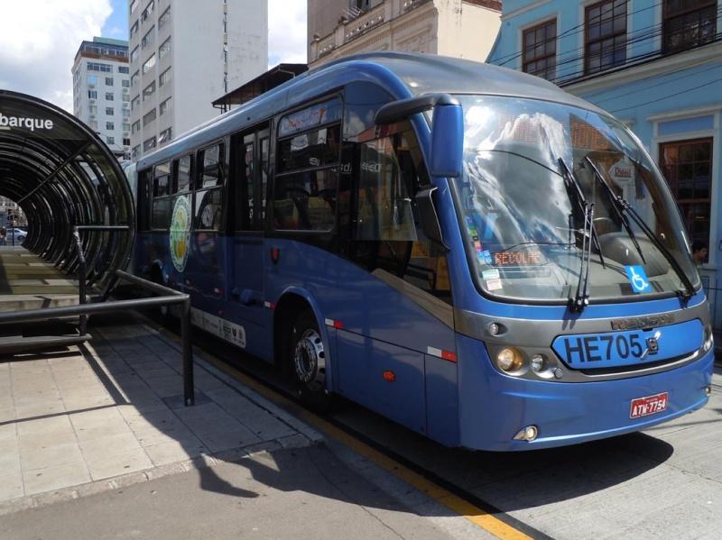 Bushaltestelle in Curitiba, Brasilien