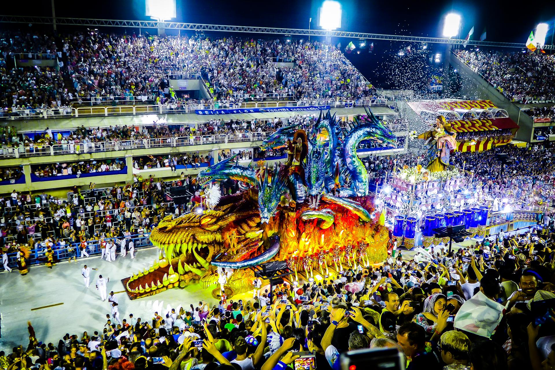 Der Samba aus Brasilien wird dokumentiert Brasilianische Samba-Paraden