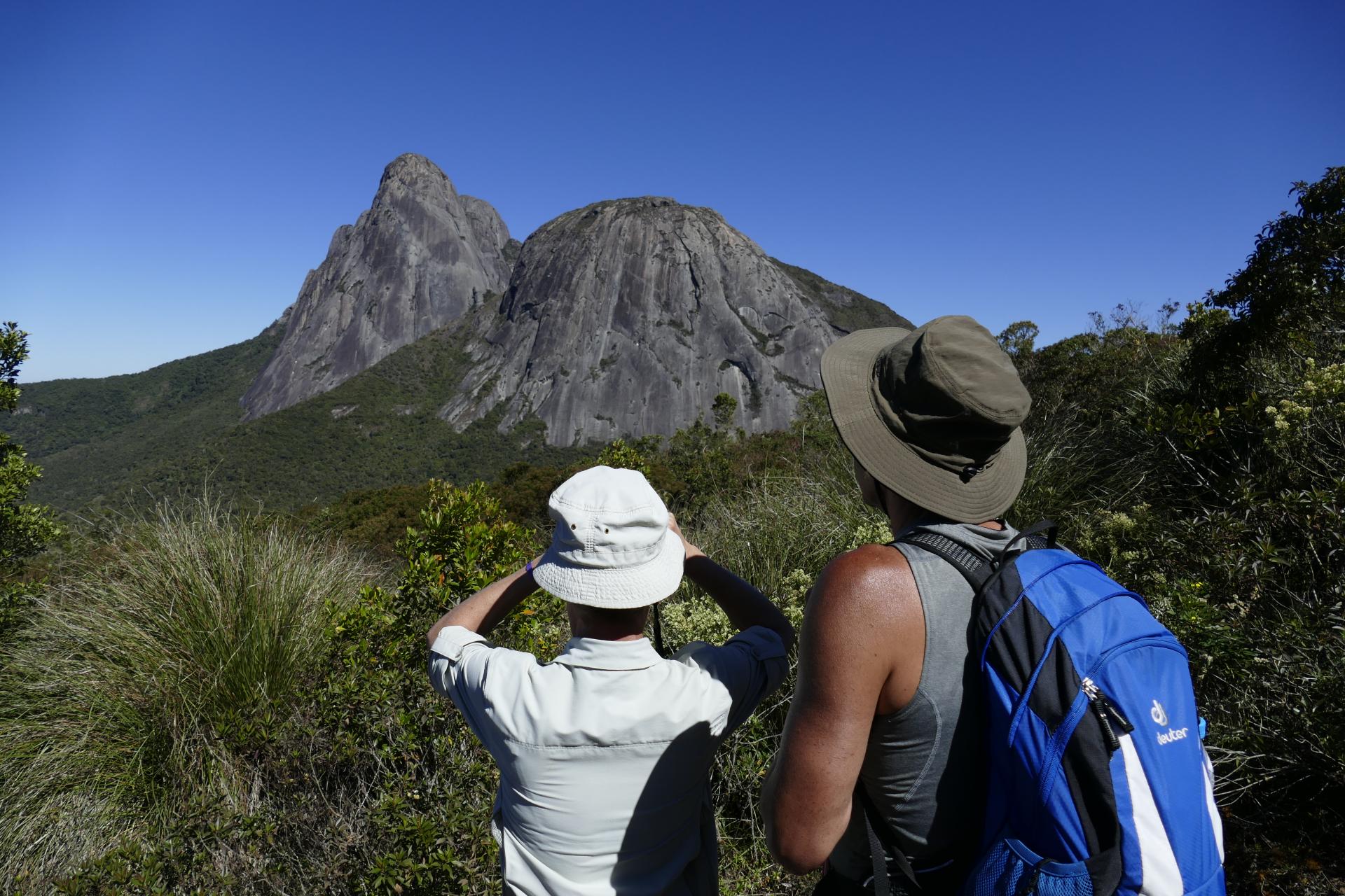 Das Orgelpfeifengebirge in Brasilien bietet faszinierende Fernwanderwege