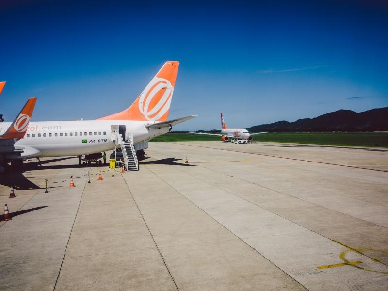 Flugzeuge am Flughafen von Florianopolis in Brasilien