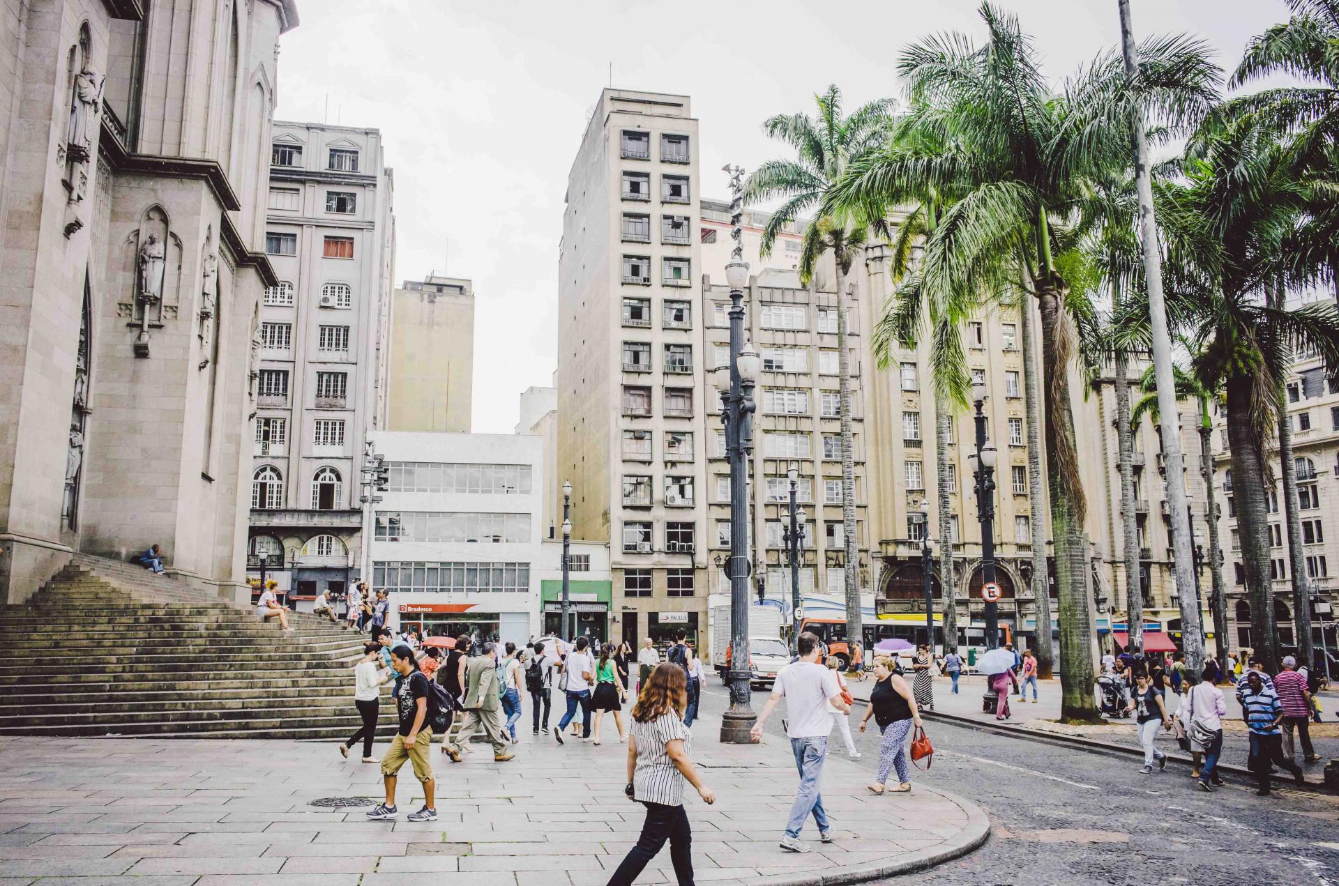 Belebter Platz in Sao Paulo