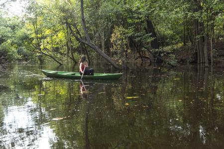 Nachhaltiger Tourismus am Amazonas und Kanufahren