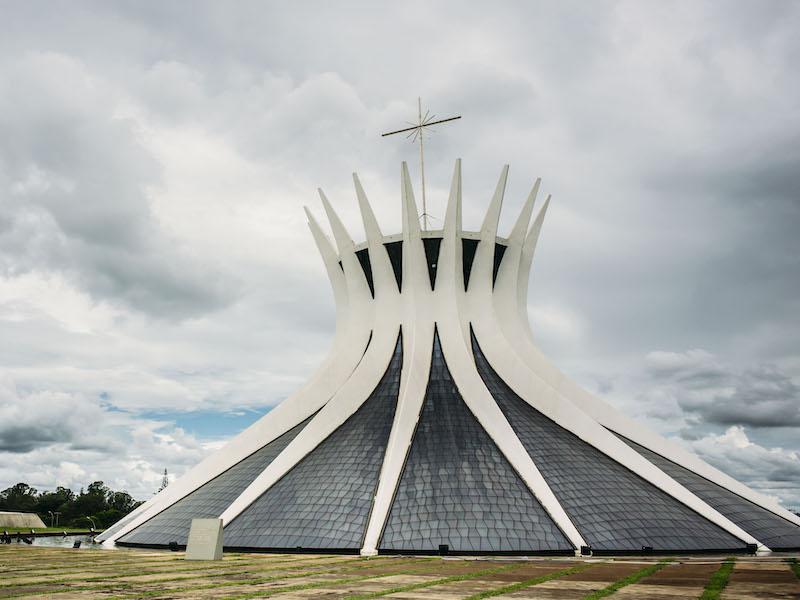 Oscar-Niemeyers-Kathedrale-Brasilia