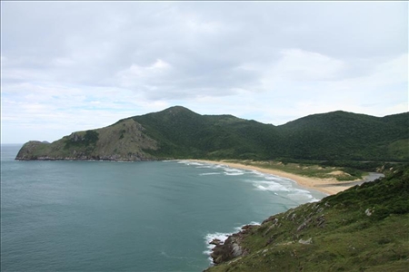 Spannender Urlaub mit tollen Erlebnissen in Brasilien Strand der brasilianischen Insel Santa Catarina