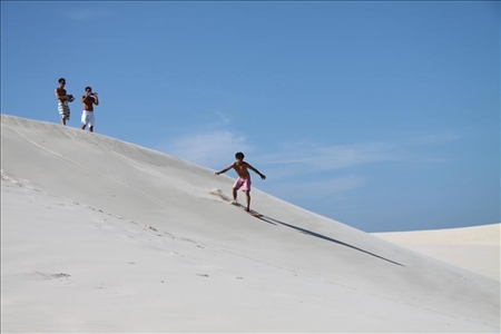 Aktiv Urlaub mit Reiten, Wandern und Strand in Brasilien Sandboarding in den Dünen der brasilianischen Insel Florianopolis