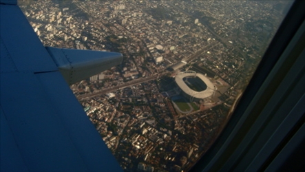 Brasilianischer Fußballstar glaubt an deutschen WM-Sieg Blick aus dem Flugzeug auf das Maracana Stadion in Rio de Janeiro