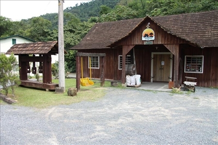 Für das Theater auf den Spueren deutscher Aussiedler in Brasilien Deutsches Aussiedlerhaus in Brasilien
