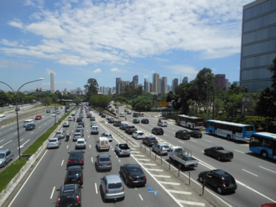 Verkehr auf den Staßen Sao Paulos in Brasilien