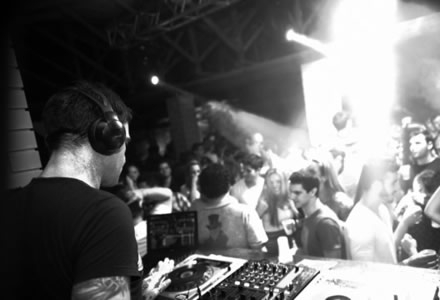 Club-Szene von Berlin wird in Brasilien vorgestellt Party in einem brasilianischen Club