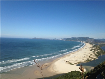 Herrliche Aussicht auf einen Strand in Südbrasilien