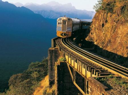 Auf der Fahrt im Serra Verde Express durch die Gebirgszüge der Serra do Mar 