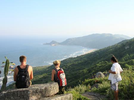 Ausblick von einem Aussichtspunkt an der Küste von Florianópolis