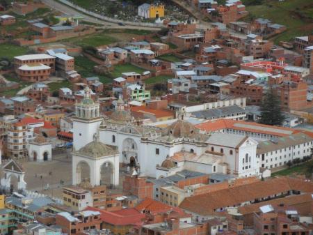 Besichtigen Sie die berühmte Kathedrale in Copacabana am Titicaca See in Bolivien