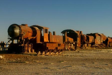 Erkunden Sie den Zug Friedhof in Uyuni auf Ihrer Reise nach Bolivien