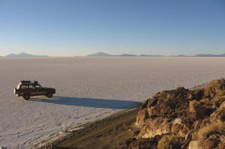 Kommen Sie mit auf einer Tour durch die Salzwüste Uyuni in Bolivien