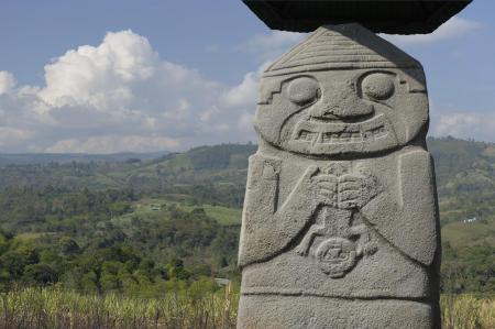 Die einzigartigen Statuen des archäologischen Parks San Agustin erkunden