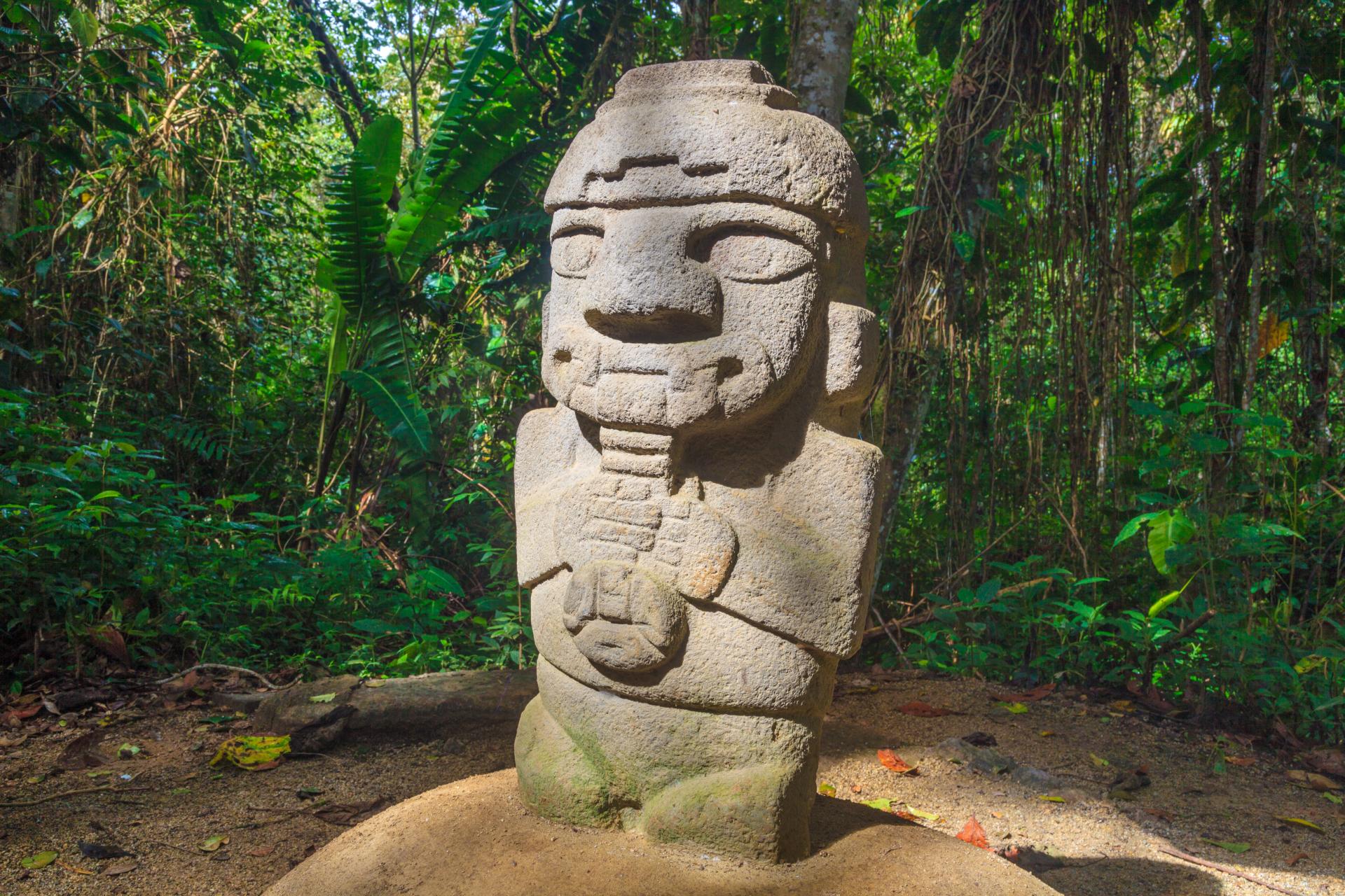 Entdecken Sie die berühmten Statuen der Ausgrabungsstätte San Agustin in Kolumbien