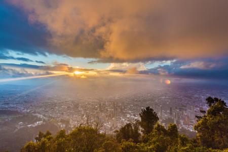 Auf einer Stadtführung durch Bogota die Hauptstadt Kolumbiens von oben überblicken