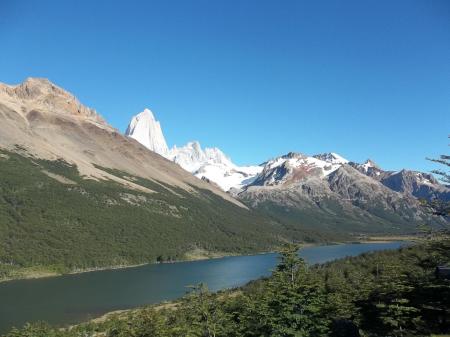 Erleben Sie eine Wanderung durch Patagonien und das einmalige Tal mit den Lagunen Madre und Hija