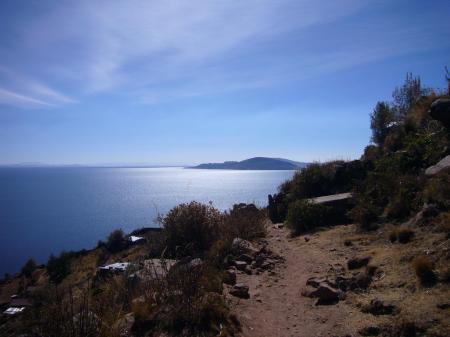 Auf dem Titicaca See in Peru besuchen Sie alte Kulturen und erleben den die Schönheit des Sees hautnah