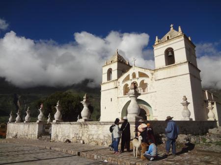 Entdecken Sie die kolonialen Kirchen des Colca Canyons auf Ihrer Peru Reise