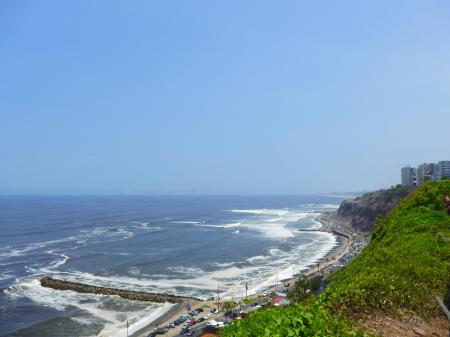 Lima ist an der Pazifikküste gelegen und wartet auf Ihren Besuch bei einer Peru Reise