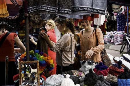 Stöbern Sie auf den Märkten in Otavalo während einer Rundreise in Ecuador