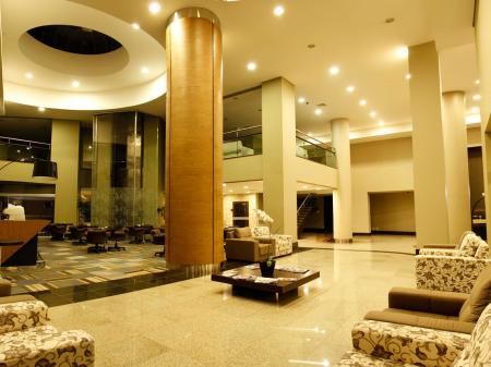 Hotel Wyndham Golden Foz Suites Lobby