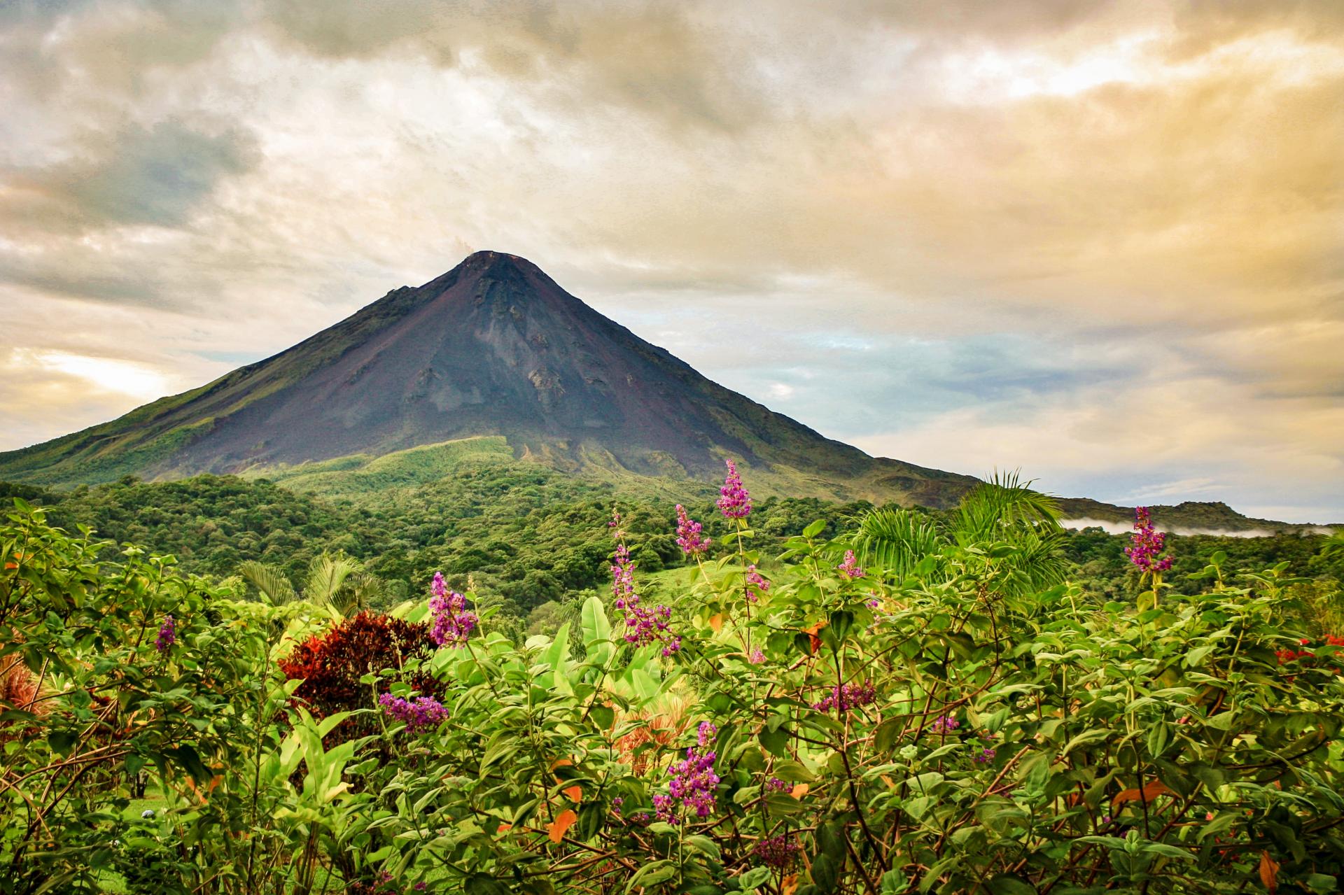 Begeben Sie sich auf eine Rundreise nach Costa Rica und entdecken Sie den Vulkan Rincon de la Vieja