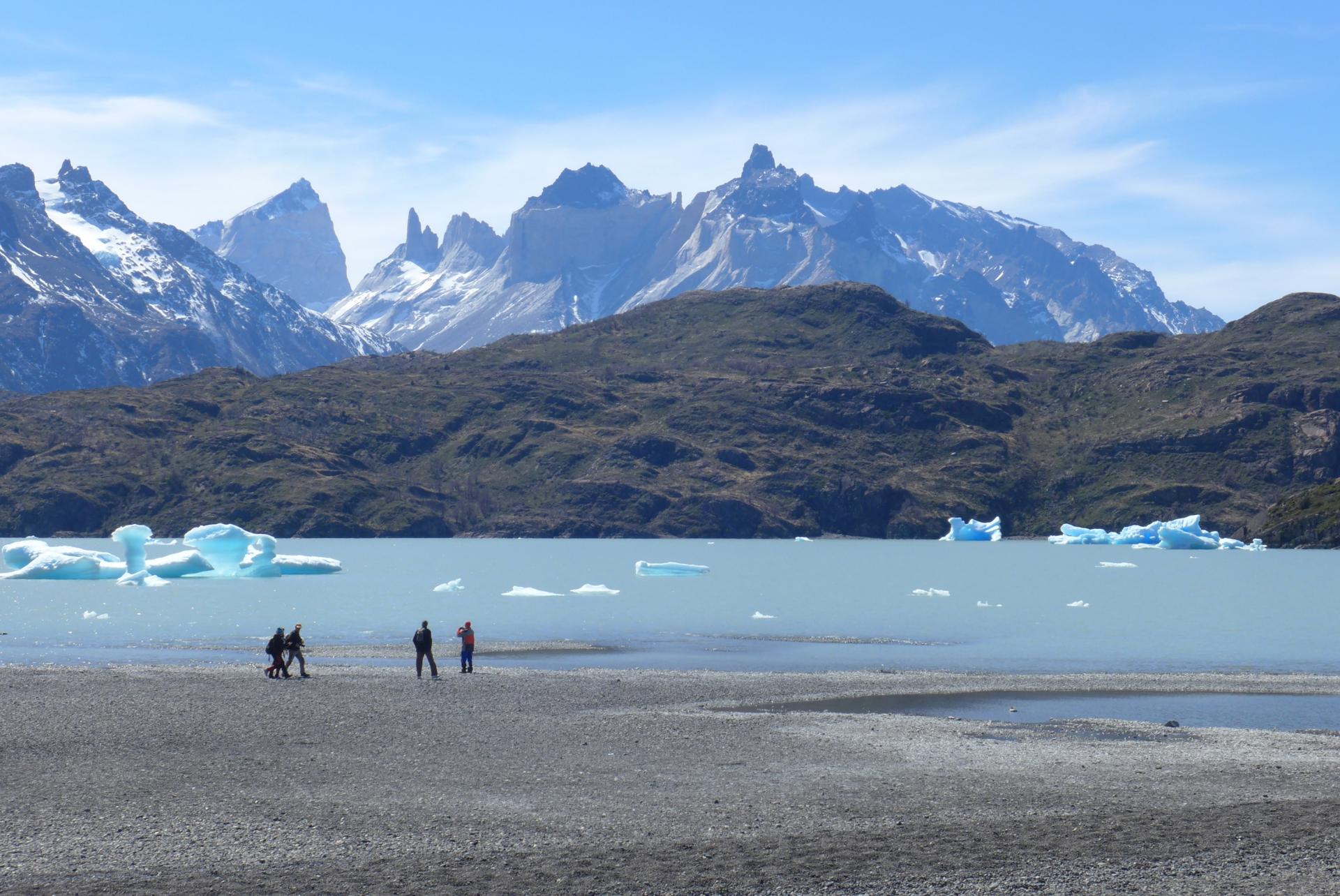 Erleben Sie den Lake Gray und den dazugehörigen Gletscher hautnah auf Ihrer Trekkingreise durch Patagonien