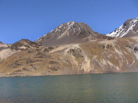 Auf einer Trekkingtour durch Bolivien wandern Sie durch die Cordillera Real