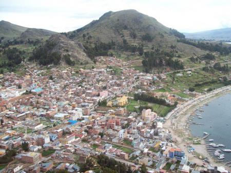 Besuchen Sie den Küstenort Copacabana, welcher idyllisch am Titicaca See in Bolivien liegt