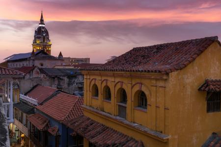 Das koloniale Stadtzentrum Cartagenas bei Sonnenuntergang idyllisch erleben