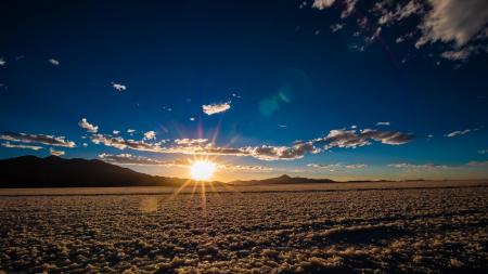 Erleben Sie einen Sonnenuntergang in der Salzwüste Uyuni auf Ihrer Reise in Bolivien