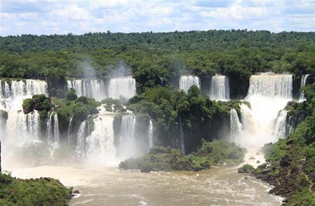 Anblick der Iguacu-Fälle auf der argentinischen Seite