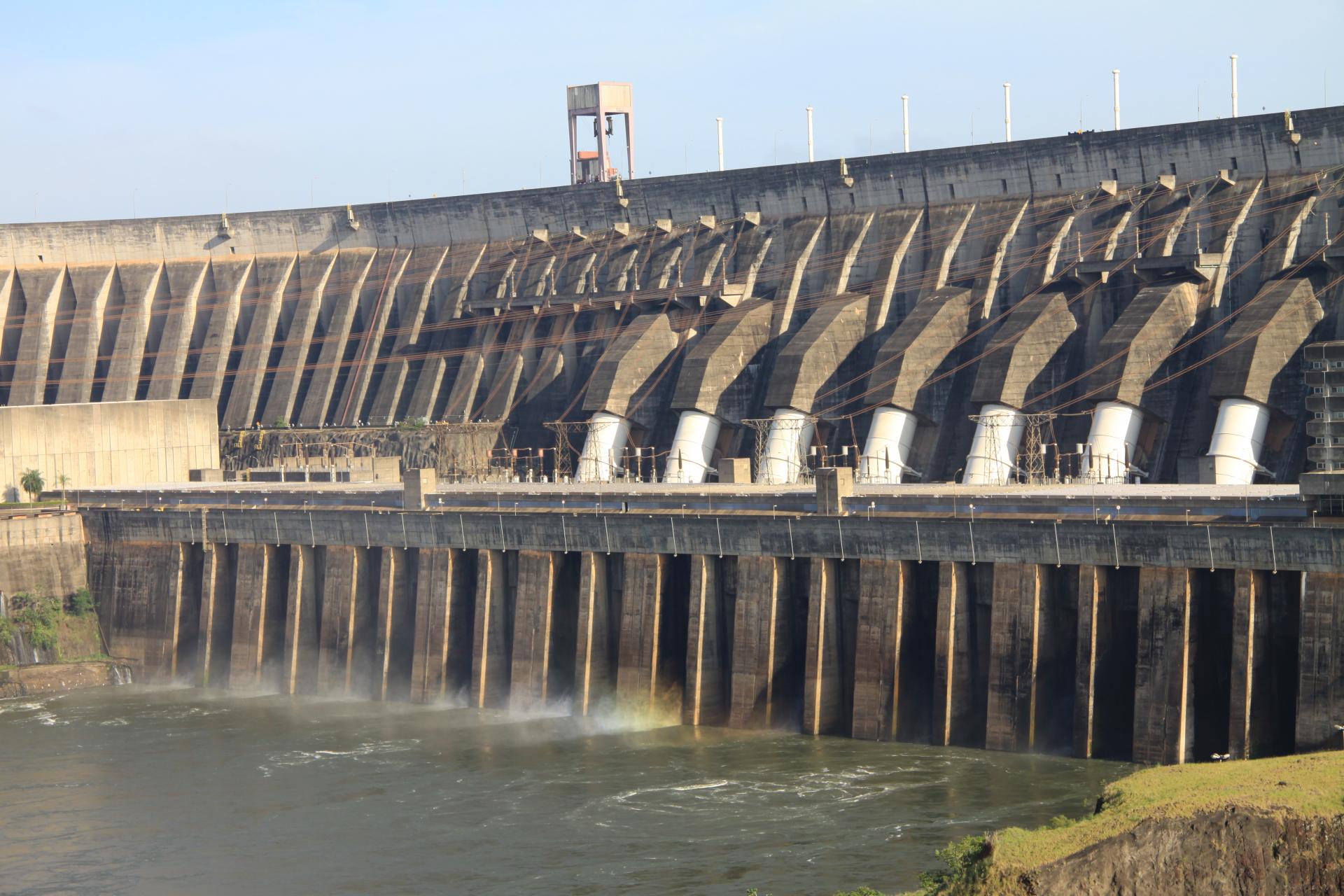 Itaipu Staudamm