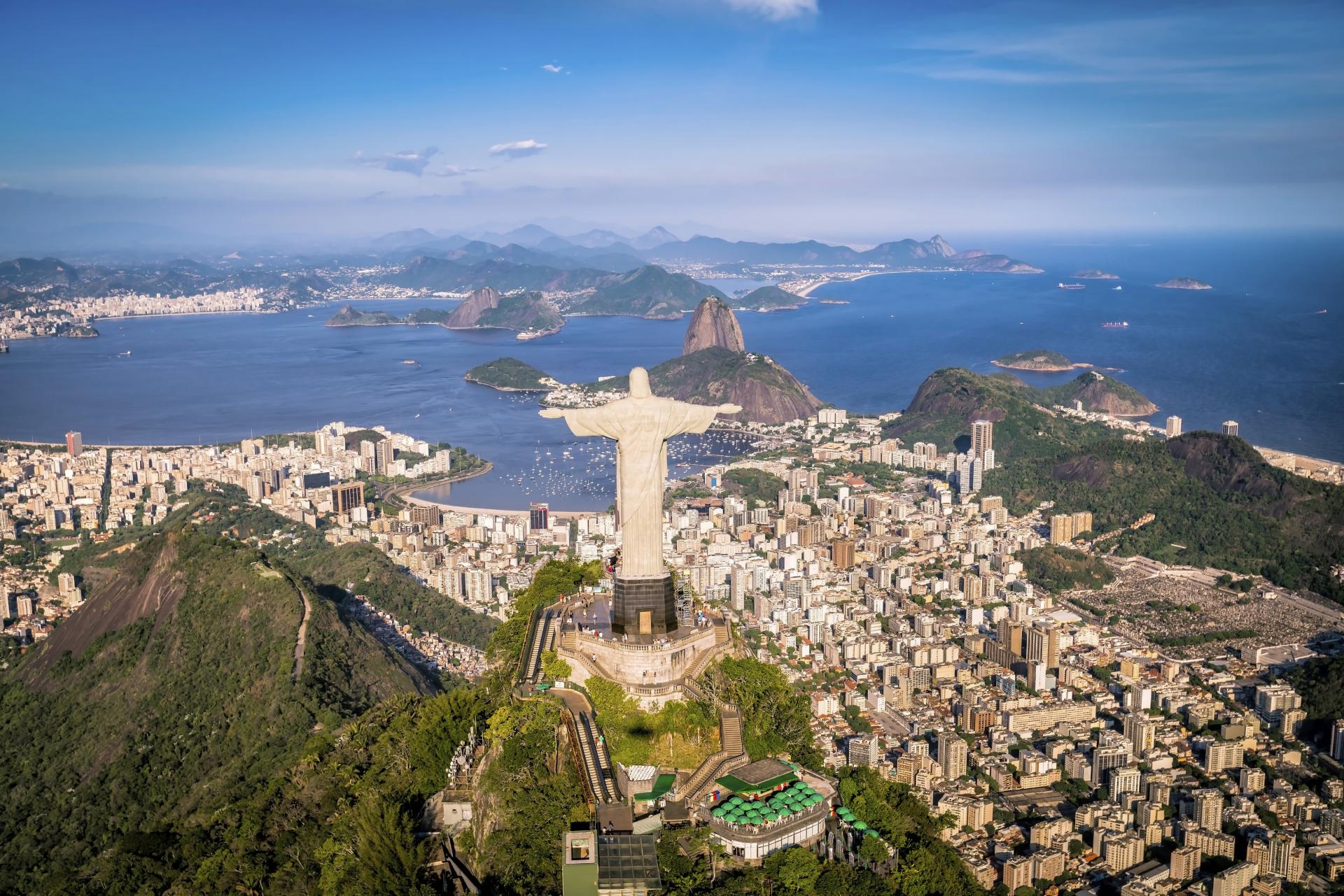 Christusstatue vor dem Panorama Rios