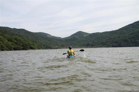 Im Kayak die Lagoa do Peri überqueren