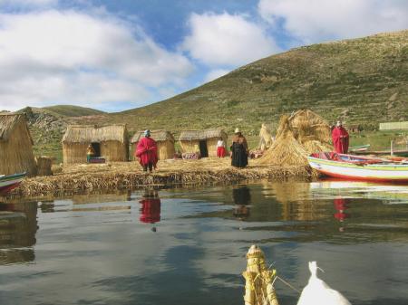 Entdecken Sie den schönen Titicaca See und seine örtlichen Kulturen in Bolivien