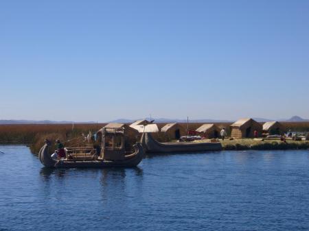 Erleben Sie den atemberaubenden Titicaca See und die am See gelegene Stadt Puno in PEru