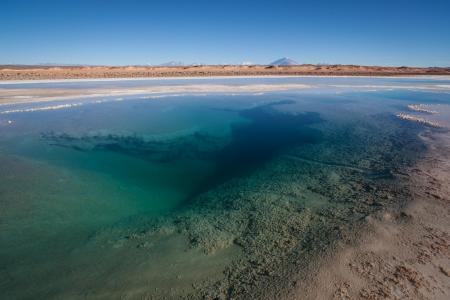 Besichtigen Sie die tiefblauen Ojos de Mar auf einer Tour durch die Puna Wüste