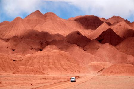 Reisen Sie mit uns in die rote Wüste des Canyon der Quebrada de las Conchas in Argentinien