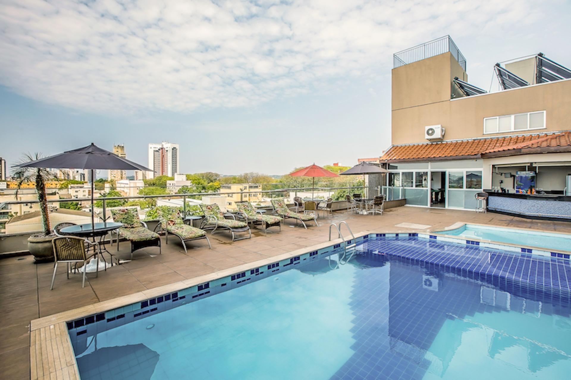 Aussenansicht mit Pool des Hotel Del Rey in Foz do Iguacu, Brasilien