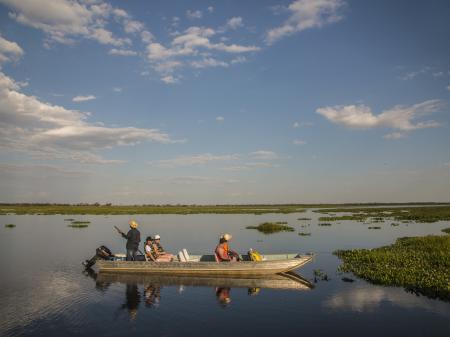 Gäste entdecken das Nord-Pantanal per Boot