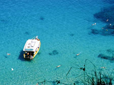 Glasklares Wasser vor Fernando de Noronha