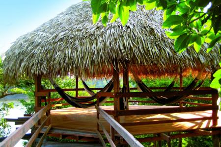 Juma Amazon Lodge gedeckte Hütte mit Hängematten
