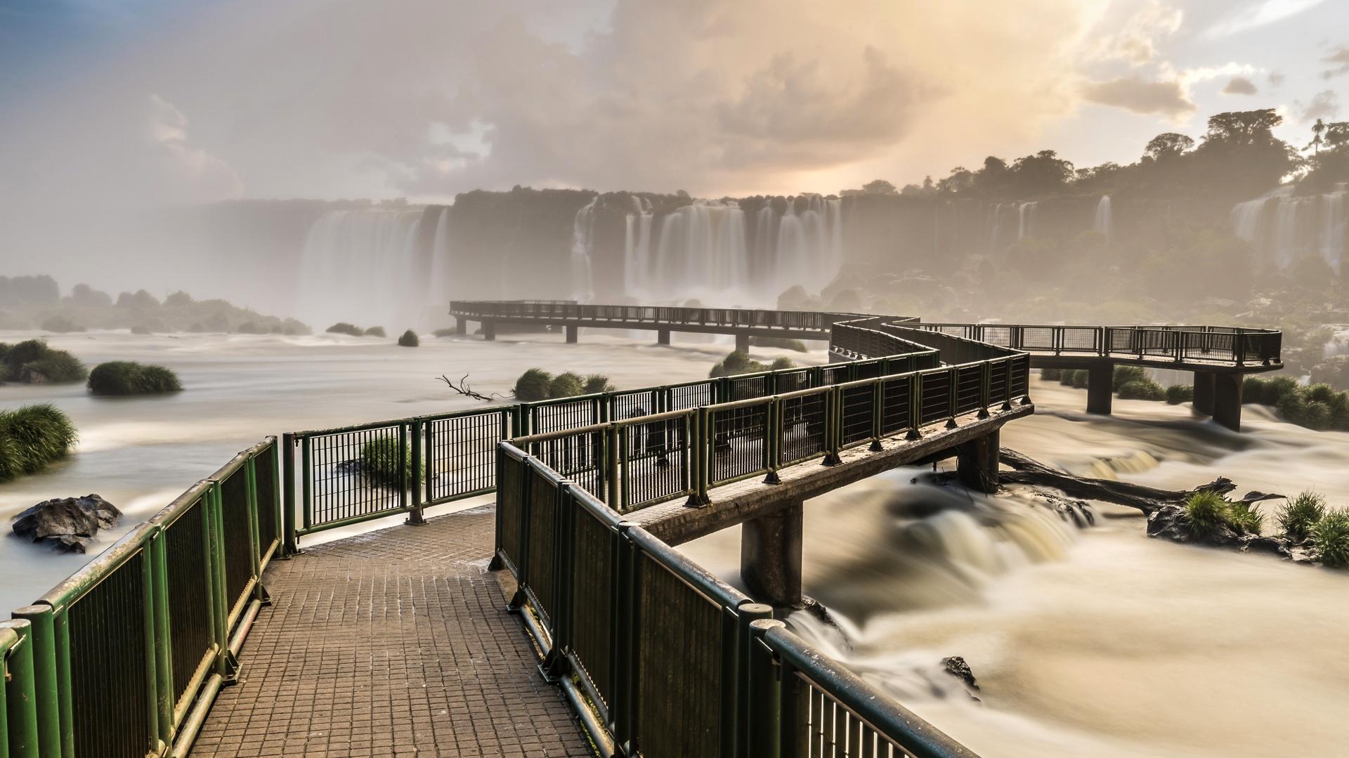 Steg an die Wasserfälle von Foz do Iguaçu